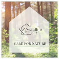 Wildbienen-Villa aus naturbelassenem Kiefernholz mit Rindendach